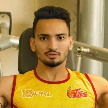 Robin Chaudhary Biography